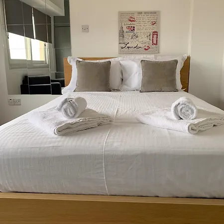 Downtown Apartment *