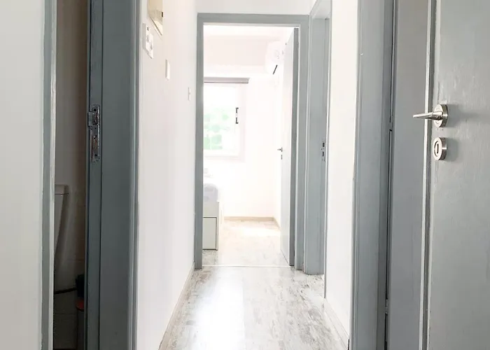 Downtown דירה לרנקה